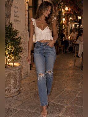2 for 1! Premium Levi's Light Blue Ripped Wedgie Ankle Crop Jeans and White Top